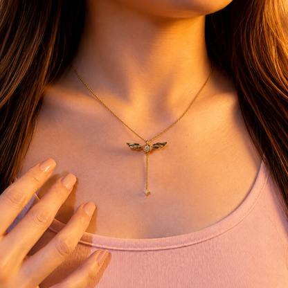 Collar Snitch Dorado — El Detalle Mágico de Tu Look